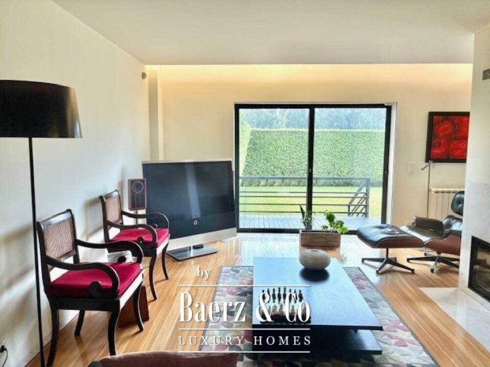 Excellent 5 bedroom villa image