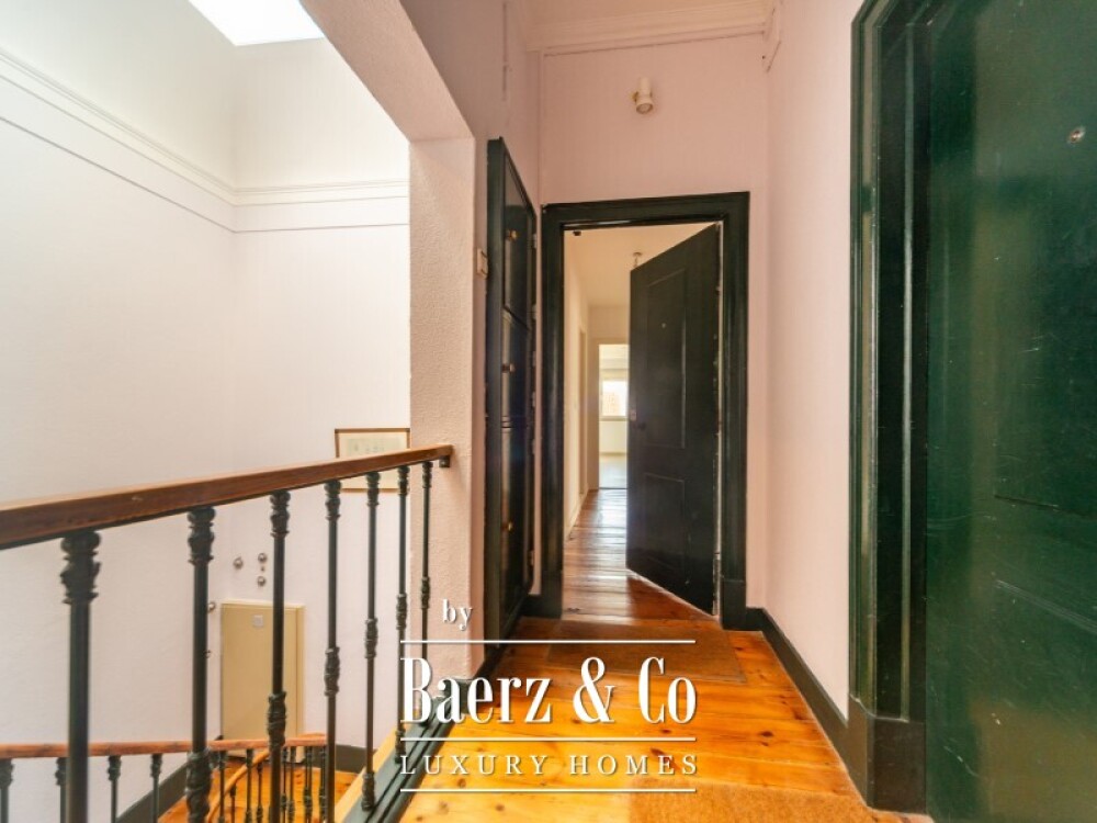 Discover this exceptional two-bedroom apartment in Príncipe Real, offering truly breathtaking views. image