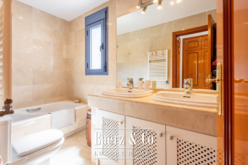 Beautiful luxury home in Sotogrande, Sotogrande Costa - Zona B image