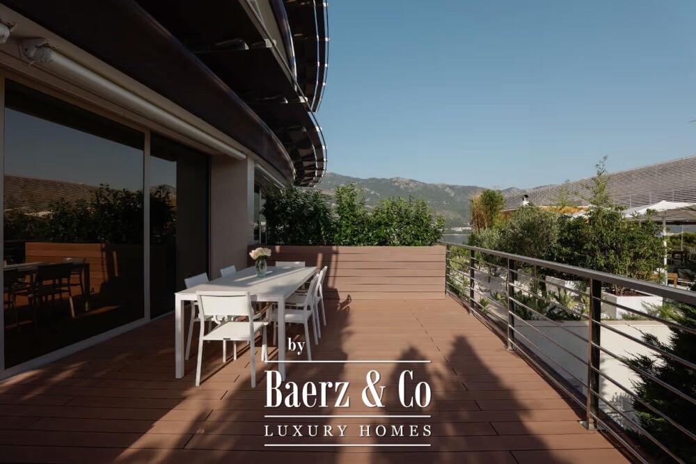 Luxury Apartment in a 5* Hotel in Budva near the Sea image