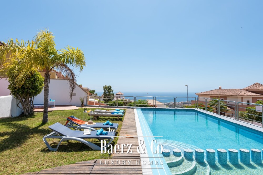 Elegant sea view villa divided into Two Independent Residences image