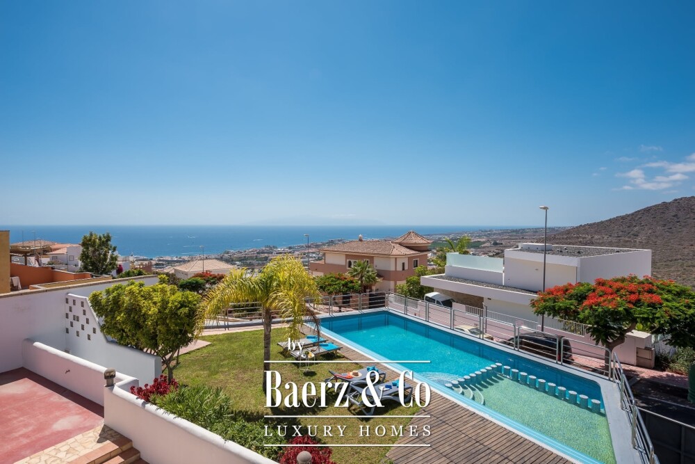 Elegant sea view villa divided into Two Independent Residences image