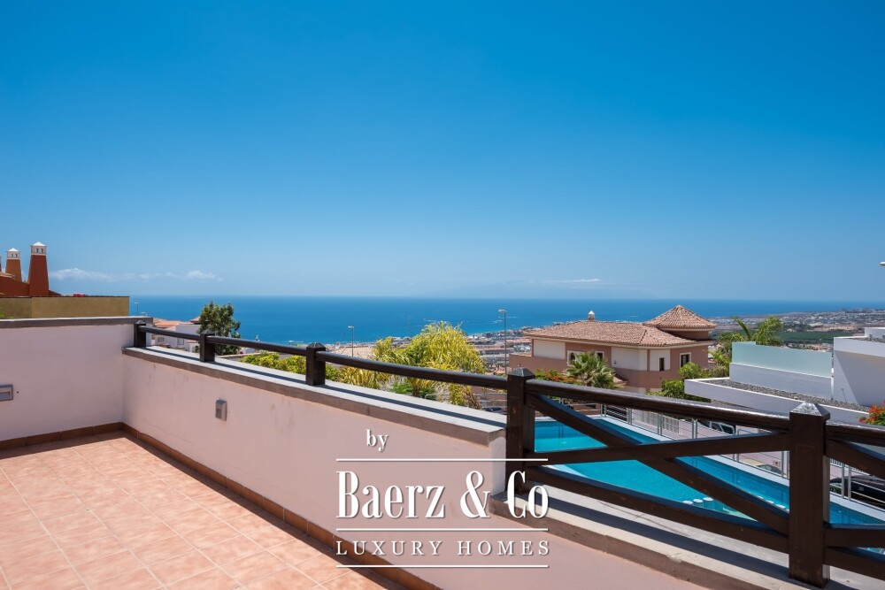 Elegant sea view villa divided into Two Independent Residences image