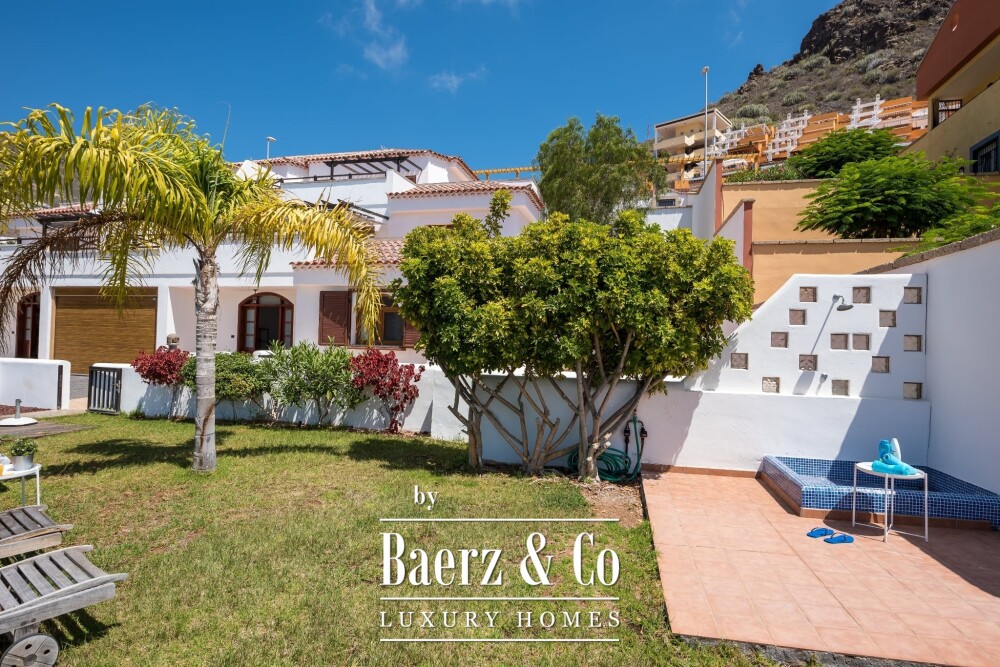 Elegant sea view villa divided into Two Independent Residences image