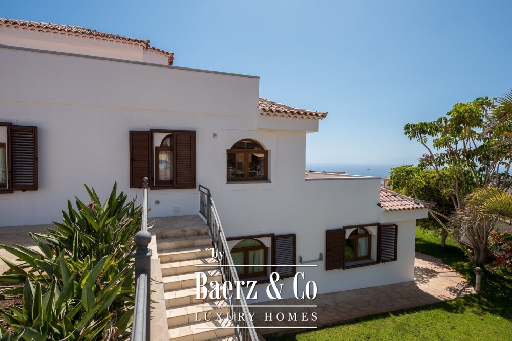 Elegant sea view villa divided into Two Independent Residences image