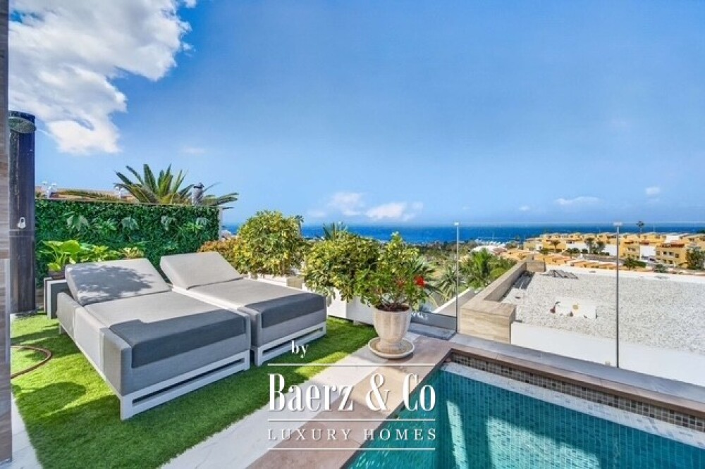 Exclusive Iuxury semi-detached villa with panoramic sea views image