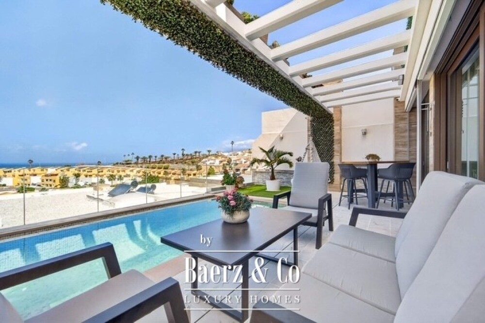 Exclusive Iuxury semi-detached villa with panoramic sea views image