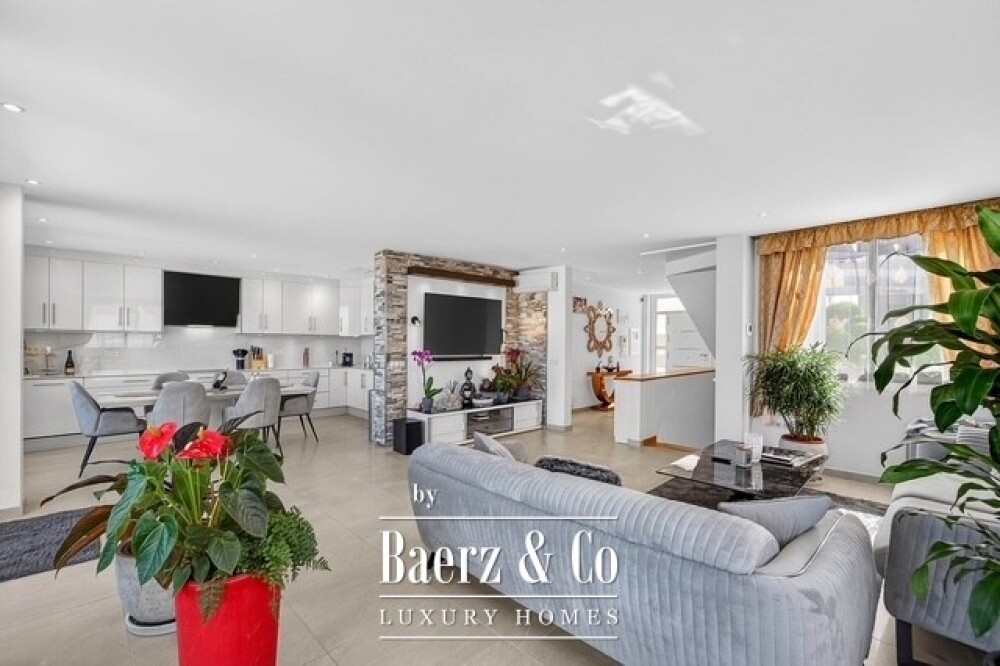 Exclusive Iuxury semi-detached villa with panoramic sea views image