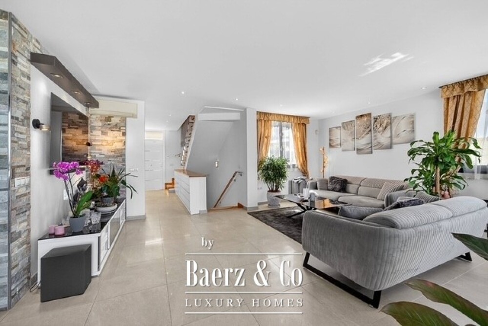 Exclusive Iuxury semi-detached villa with panoramic sea views image