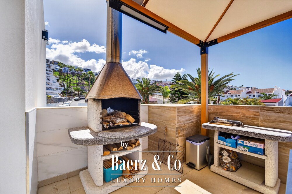 Exclusive Iuxury semi-detached villa with panoramic sea views image