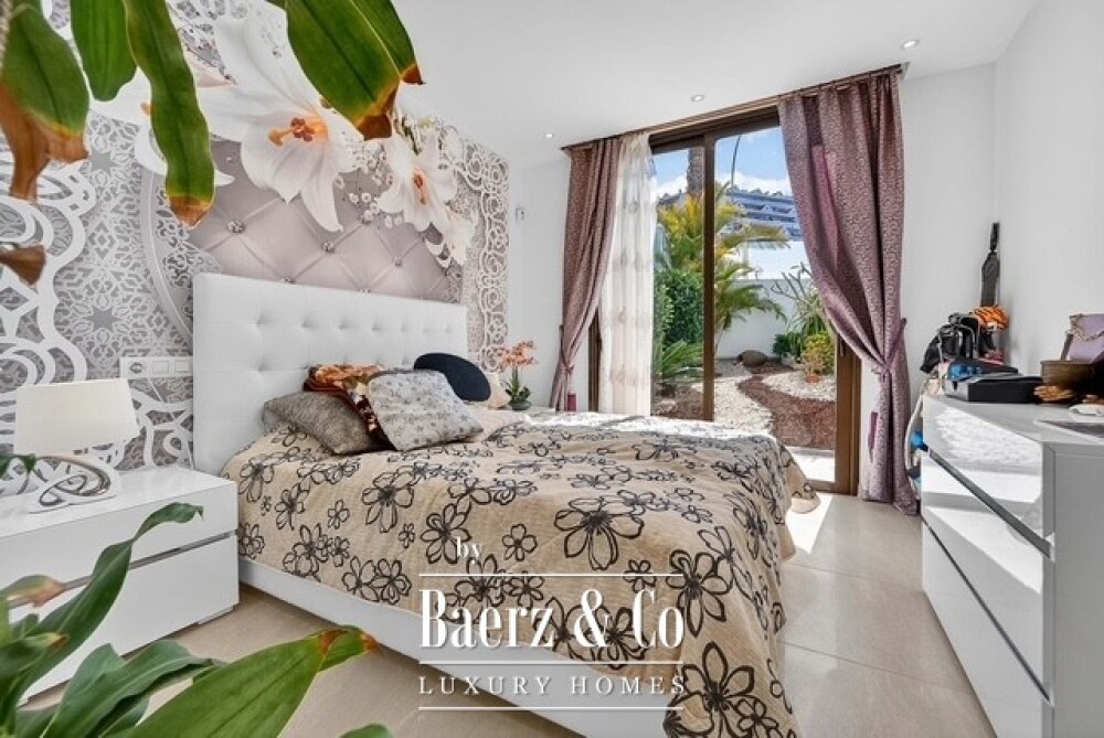 Exclusive Iuxury semi-detached villa with panoramic sea views image