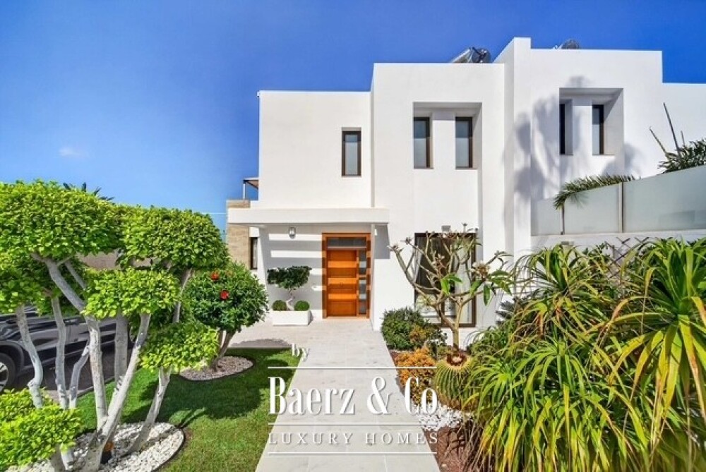 Exclusive Iuxury semi-detached villa with panoramic sea views image