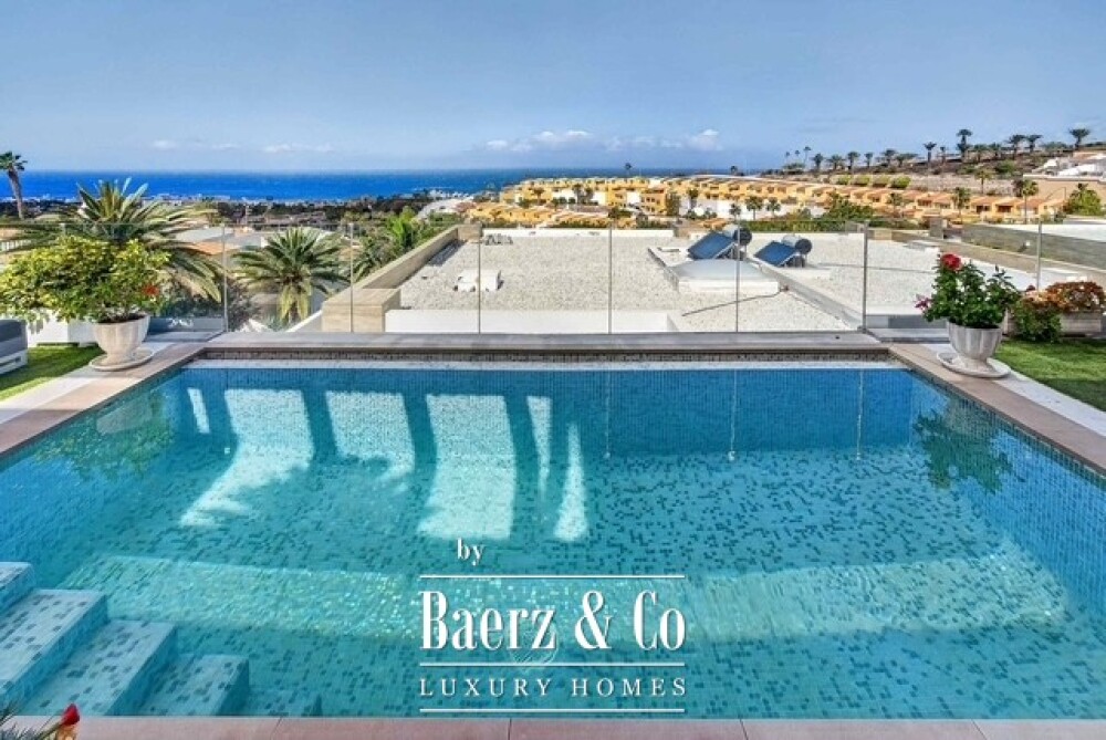 Exclusive Iuxury semi-detached villa with panoramic sea views image