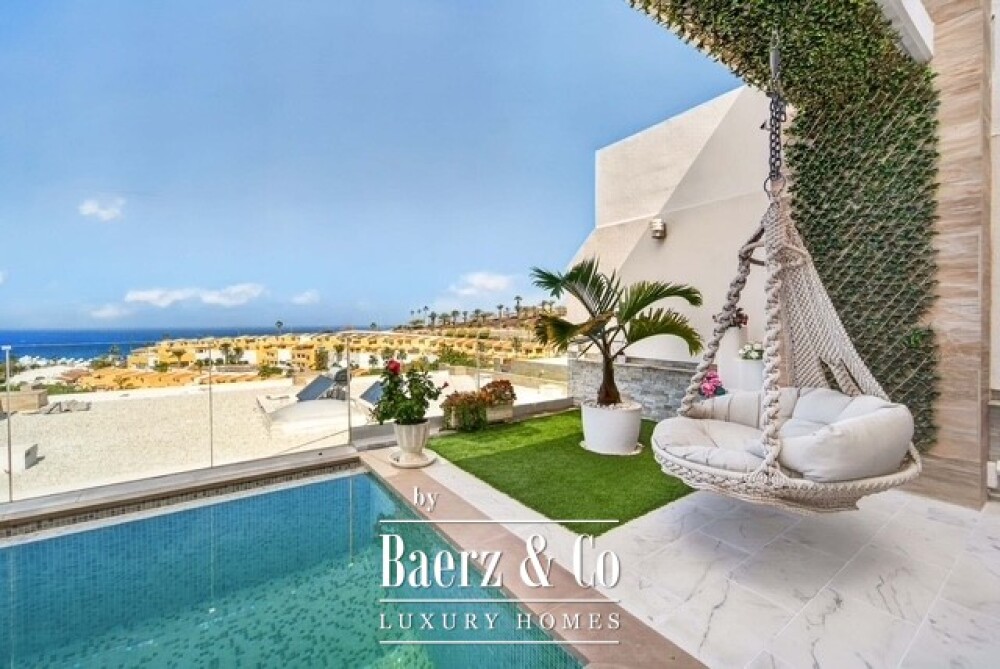 Exclusive Iuxury semi-detached villa with panoramic sea views image