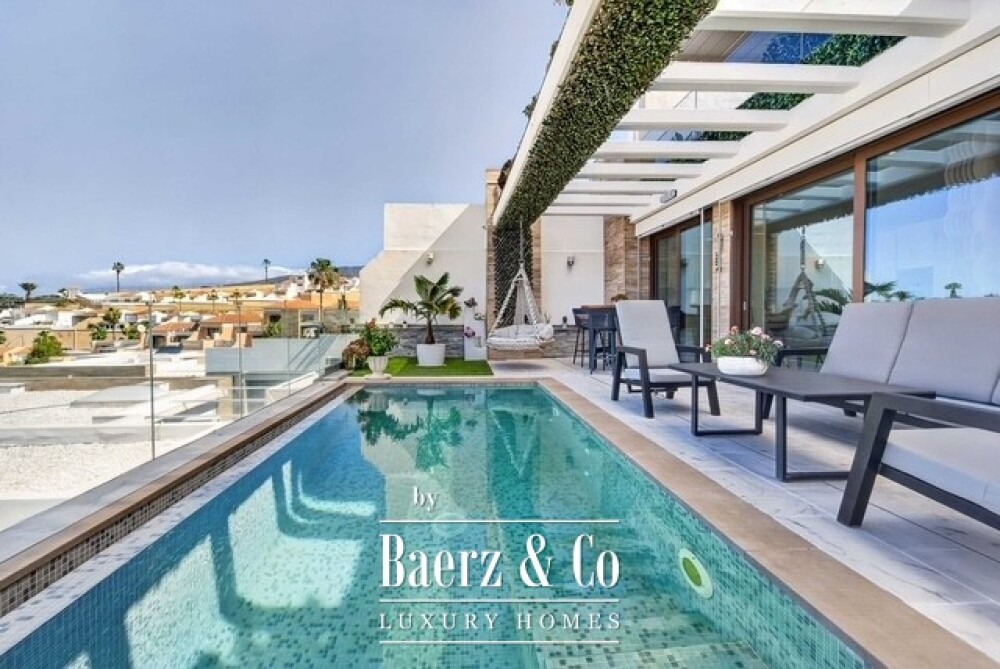 Exclusive Iuxury semi-detached villa with panoramic sea views image
