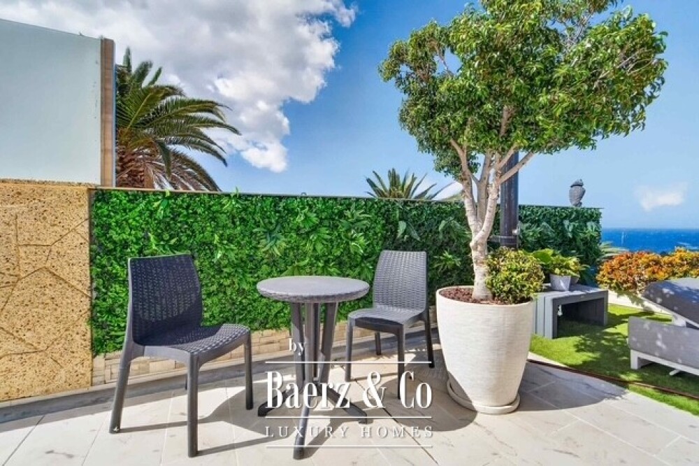 Exclusive Iuxury semi-detached villa with panoramic sea views image