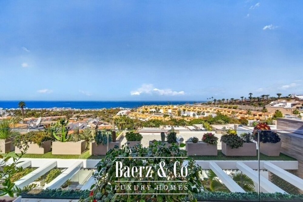 Exclusive Iuxury semi-detached villa with panoramic sea views image