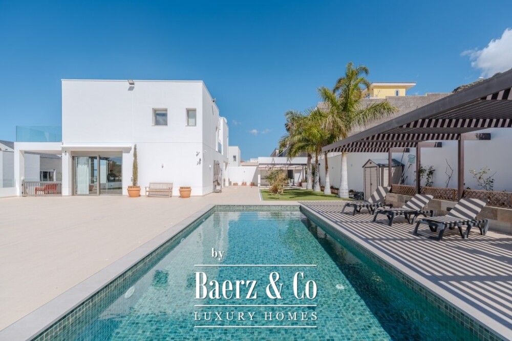 Spacious 5-bedroom villa in Roque del Conde, Tenerife image