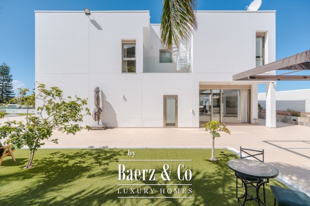 Spacious 5-bedroom villa in Roque del Conde, Tenerife image