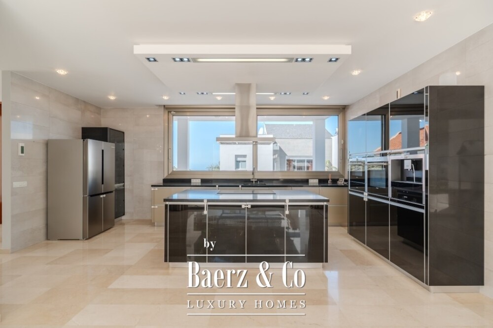 Spacious 5-bedroom villa in Roque del Conde, Tenerife image