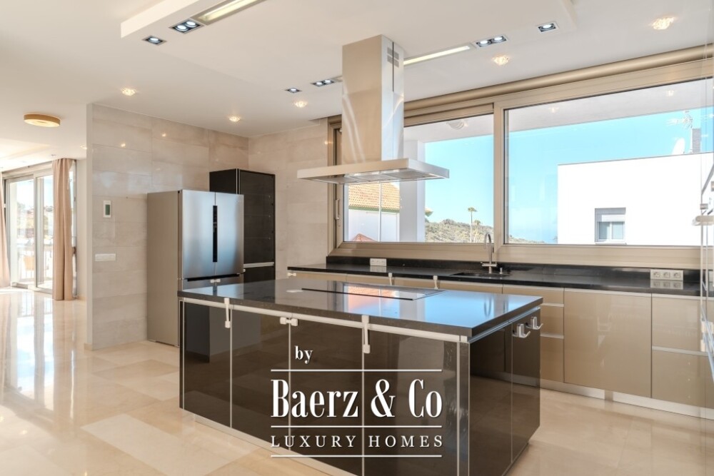 Spacious 5-bedroom villa in Roque del Conde, Tenerife image