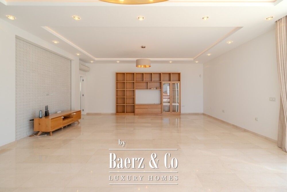 Spacious 5-bedroom villa in Roque del Conde, Tenerife image