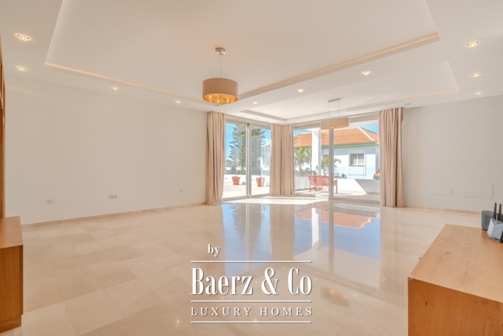 Spacious 5-bedroom villa in Roque del Conde, Tenerife image