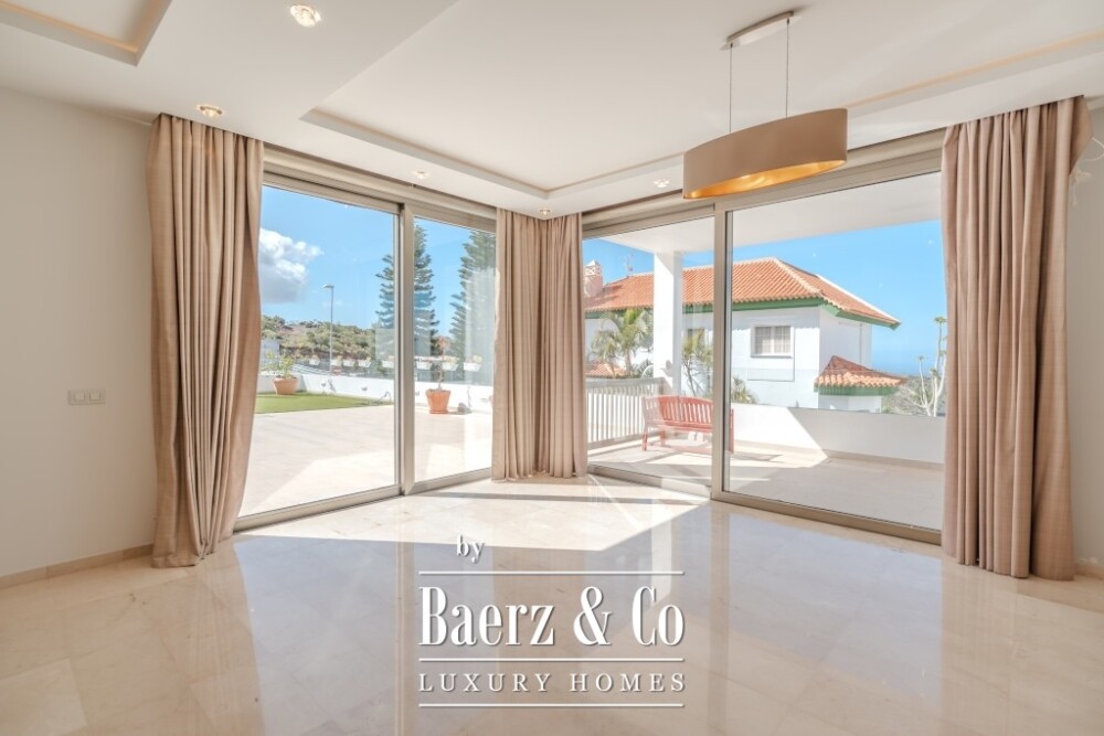 Spacious 5-bedroom villa in Roque del Conde, Tenerife image
