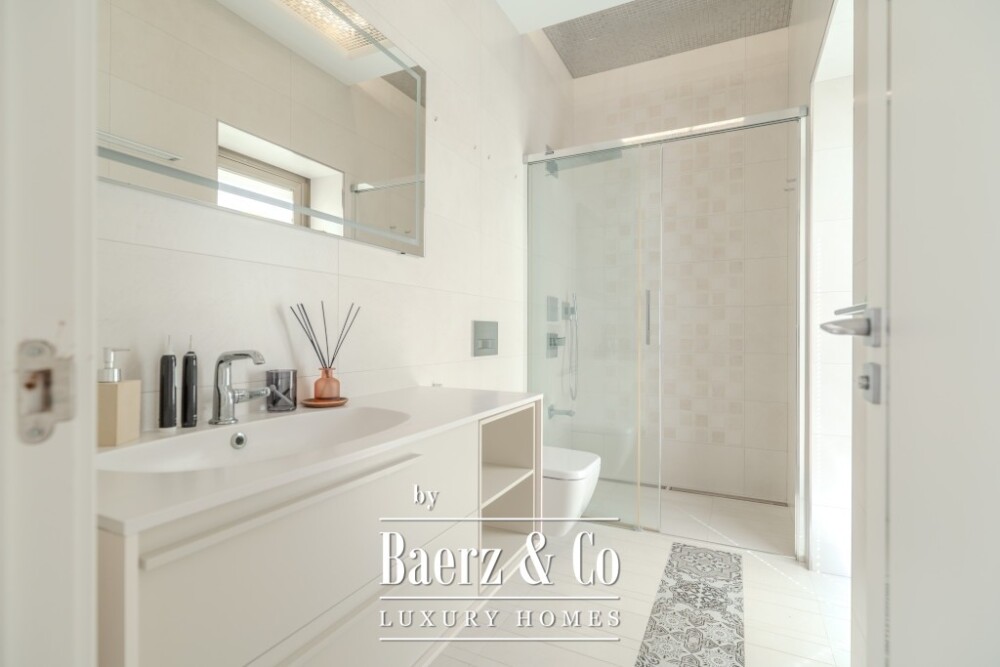 Spacious 5-bedroom villa in Roque del Conde, Tenerife image