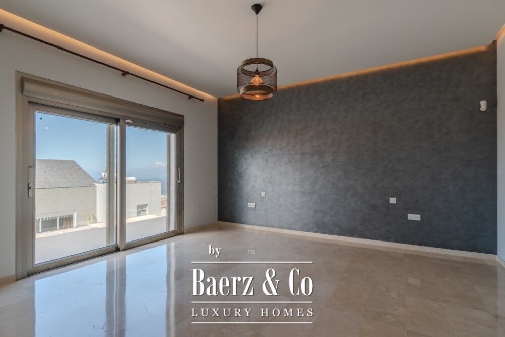 Spacious 5-bedroom villa in Roque del Conde, Tenerife image