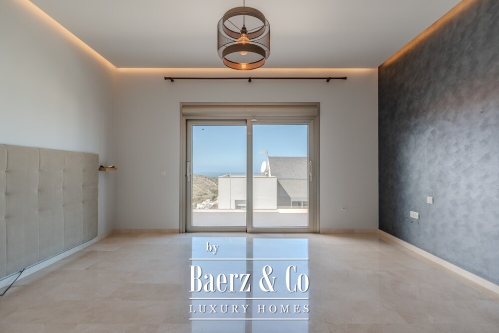 Spacious 5-bedroom villa in Roque del Conde, Tenerife image