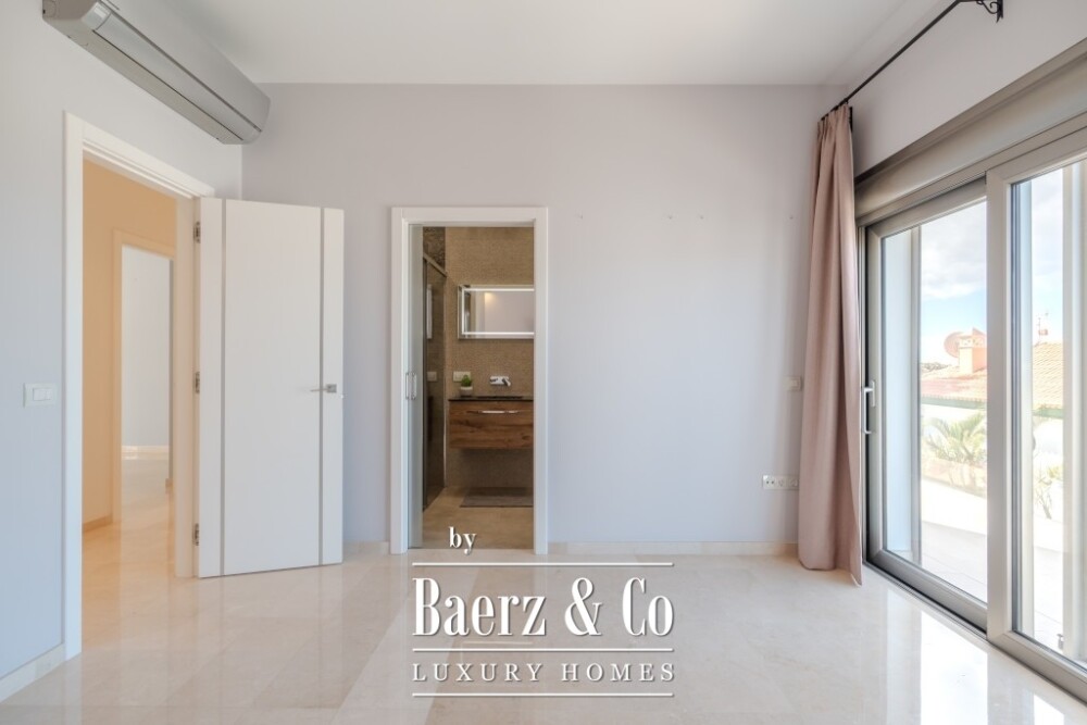 Spacious 5-bedroom villa in Roque del Conde, Tenerife image