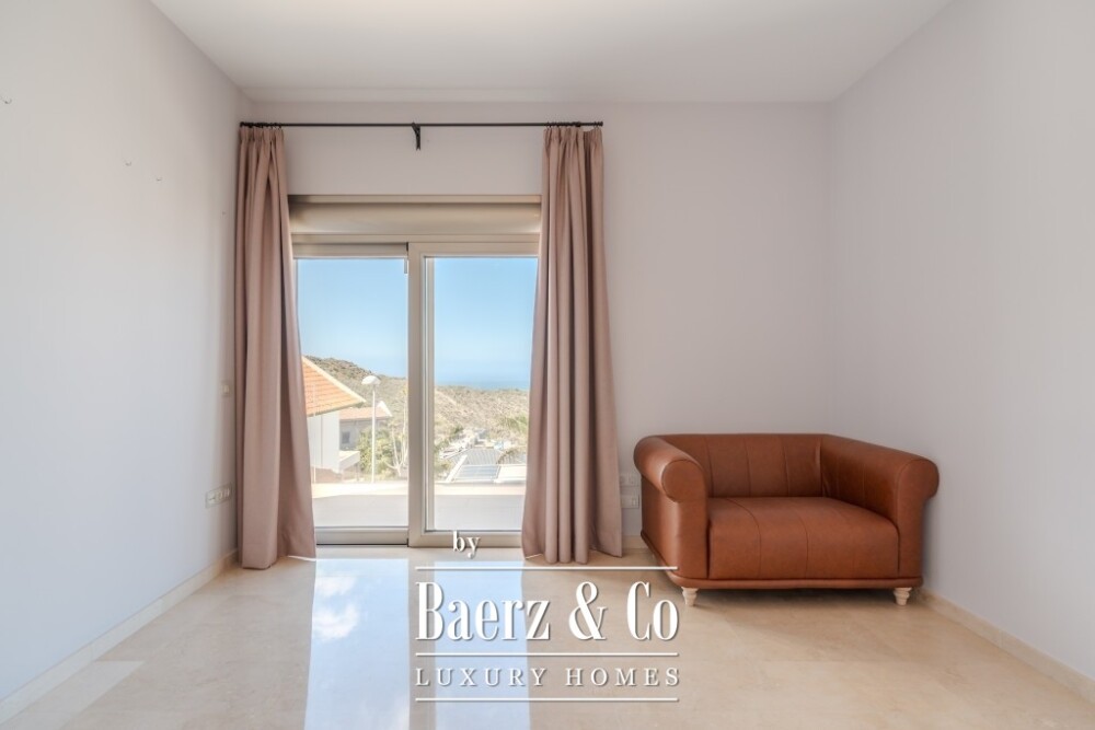 Spacious 5-bedroom villa in Roque del Conde, Tenerife image