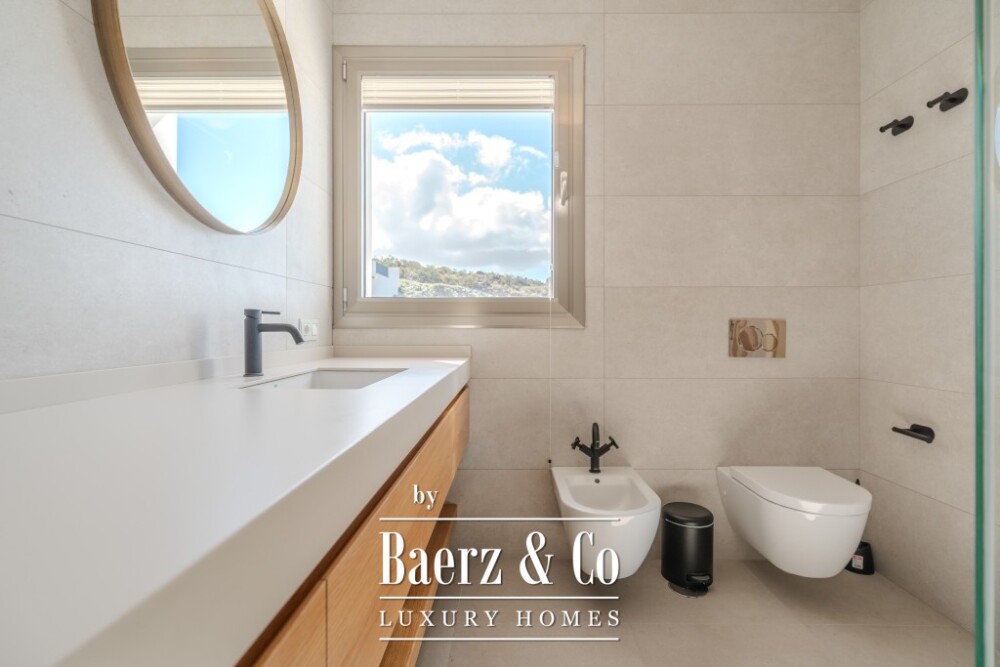 Spacious 5-bedroom villa in Roque del Conde, Tenerife image