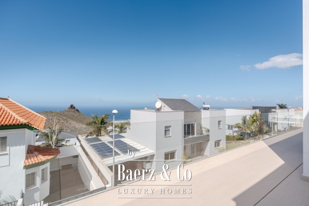 Spacious 5-bedroom villa in Roque del Conde, Tenerife image