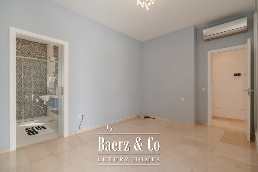Spacious 5-bedroom villa in Roque del Conde, Tenerife image
