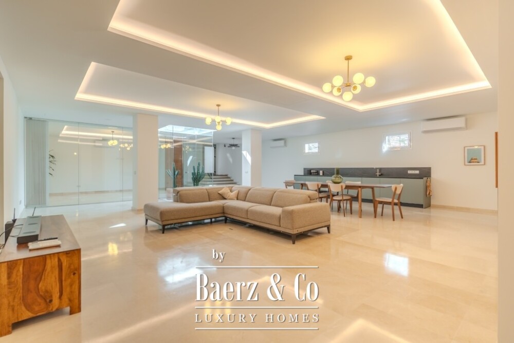 Spacious 5-bedroom villa in Roque del Conde, Tenerife image