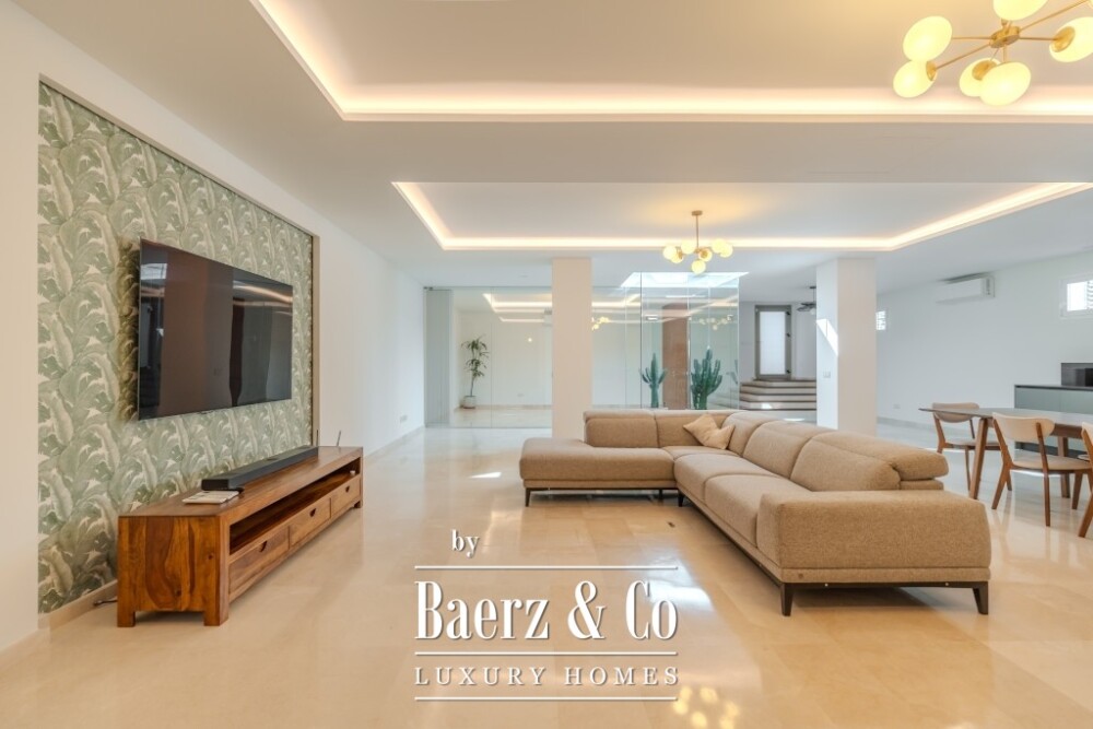 Spacious 5-bedroom villa in Roque del Conde, Tenerife image