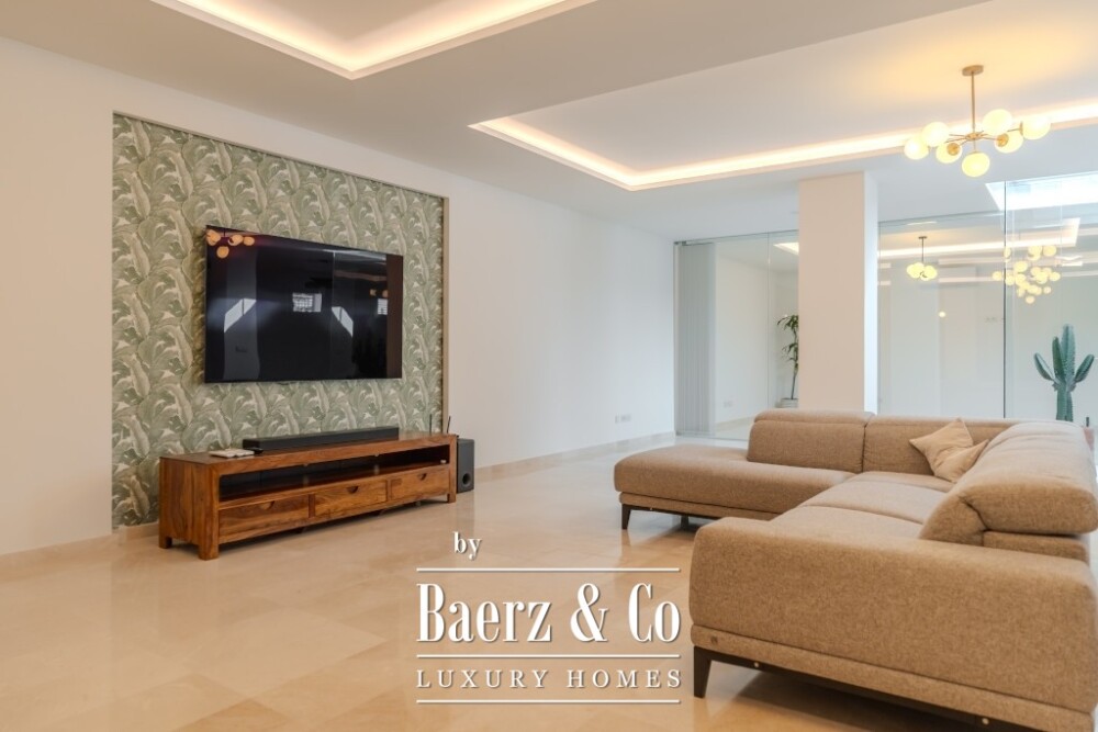 Spacious 5-bedroom villa in Roque del Conde, Tenerife image