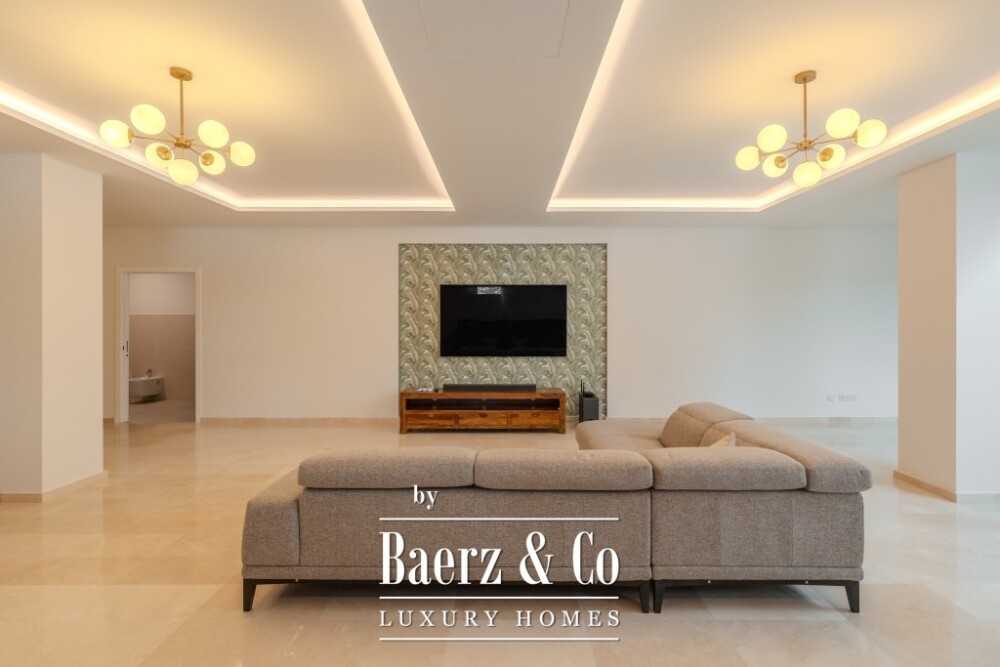 Spacious 5-bedroom villa in Roque del Conde, Tenerife image