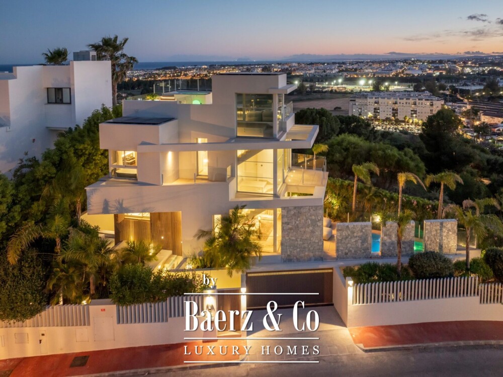 Villa - Nueva Andalucia - Marbella - Ref: 8728 image