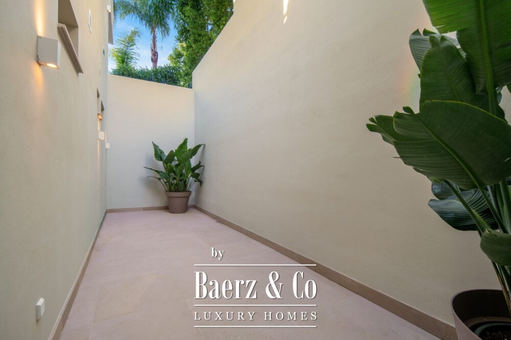 Villa - Nueva Andalucia - Marbella - Ref: 8728 image