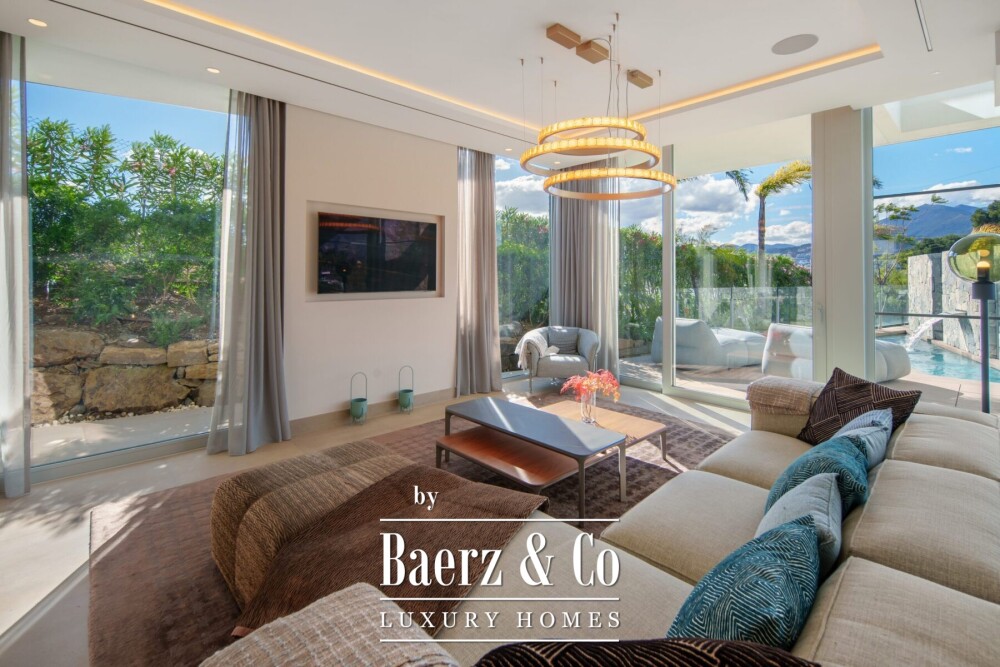 Villa - Nueva Andalucia - Marbella - Ref: 8728 image