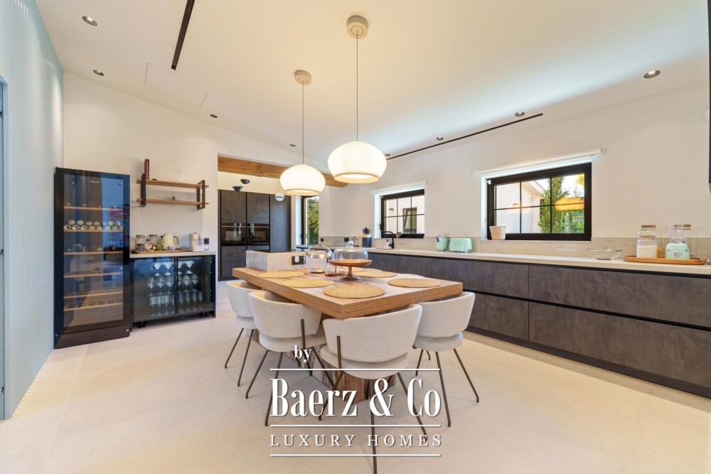 Villa - Puerto Banus - Marbella - Ref: 8730 image