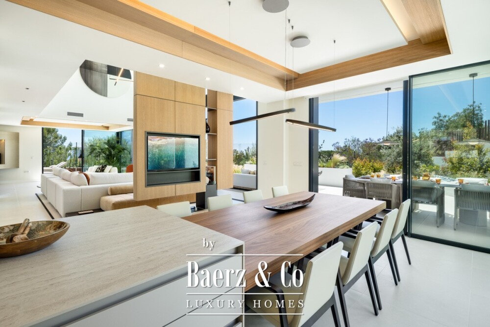 Villa - Marbella East - Ref: 8731 image