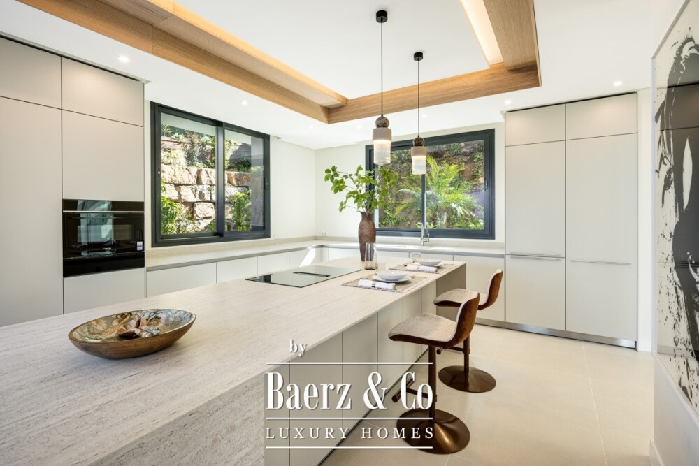 Villa - Marbella East - Ref: 8731 image