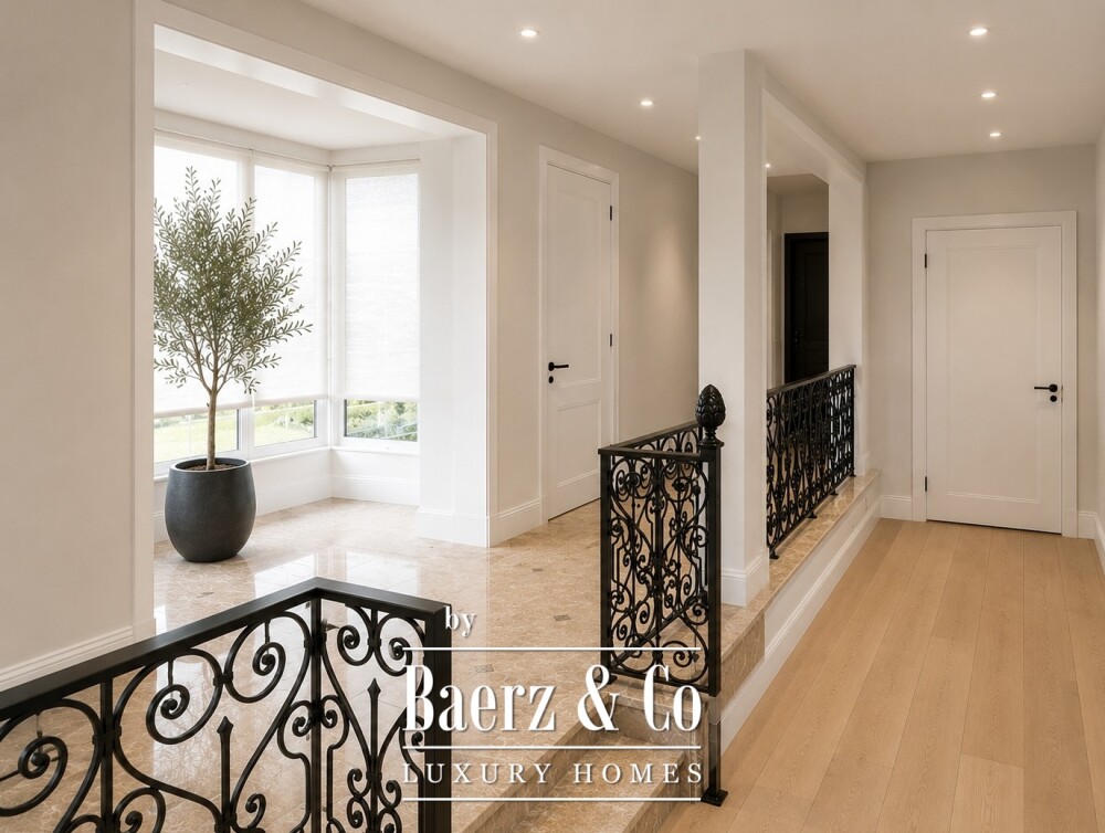 4-Bedroom Villa in Miramar image