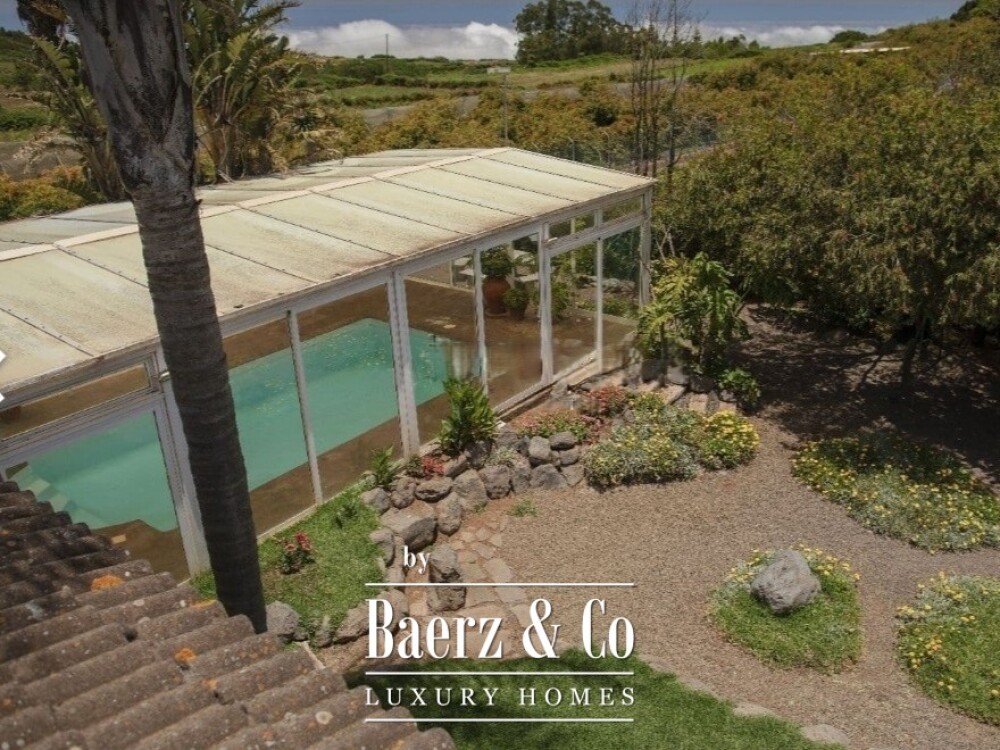 Exclusive country house with indoor swimming pool in La Esperanza image