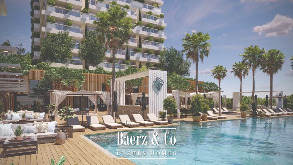 Beachfront Luxurious Apartment close to the Old Town image