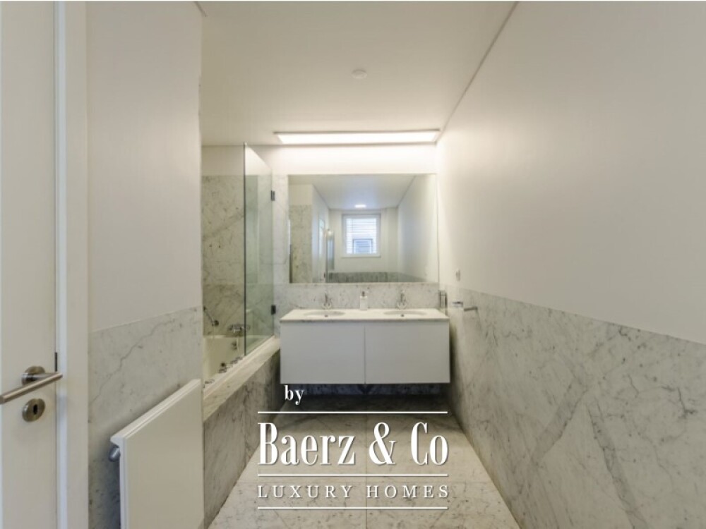 3-bedroom apartment with private parking, in a prime Chiado location image